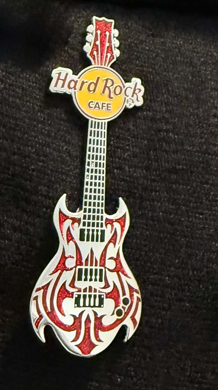 Hard Rock Cafe - Tattoo Guitar Pin
